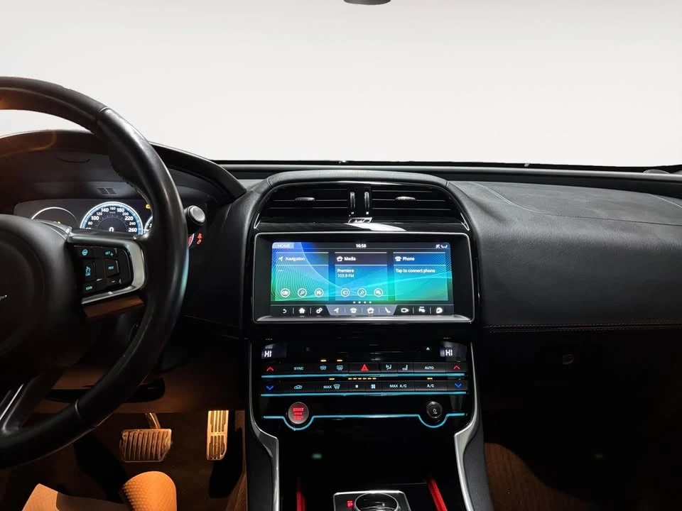2018 Jaguar XE - Image 16 of 20