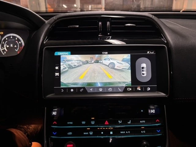 2018 Jaguar XE - Image 17 of 20
