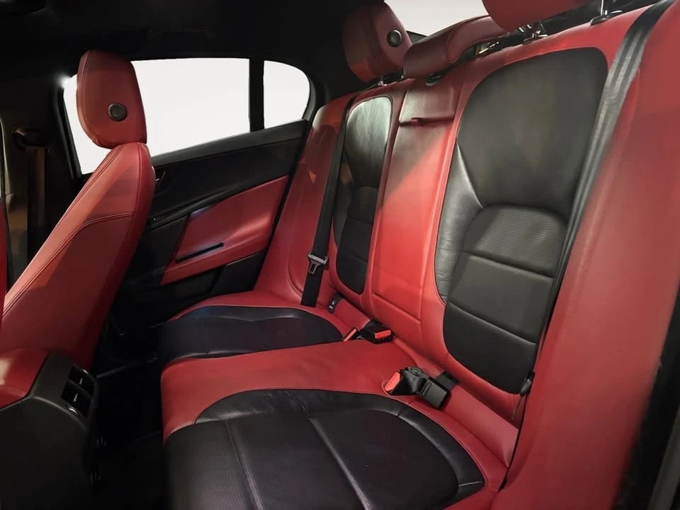 2018 Jaguar XE - Image 10 of 20