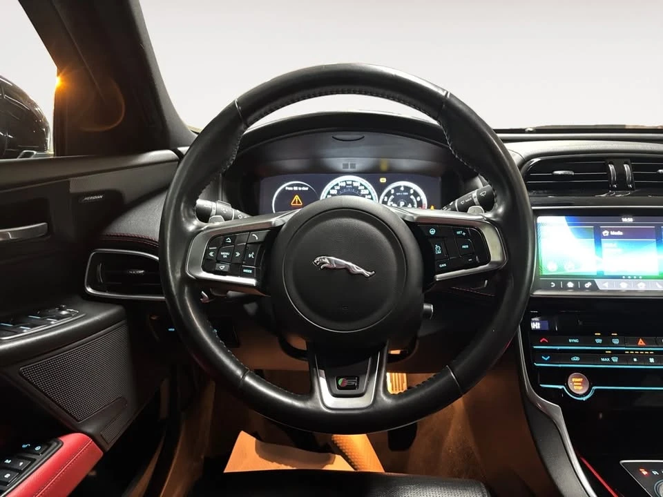 2018 Jaguar XE - Image 12 of 20