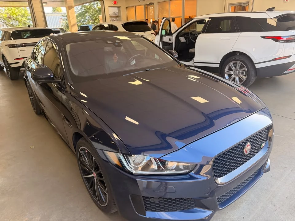 2018 Jaguar XE - Image 3 of 10