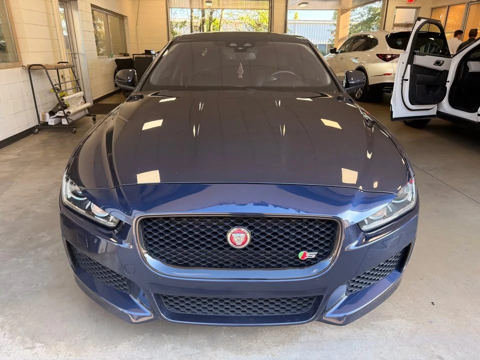 2018 Jaguar XE - Image 2 of 10