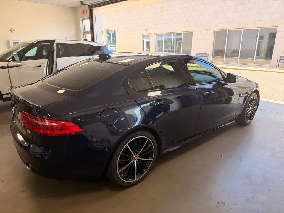 2018 Jaguar XE - Image 4 of 10
