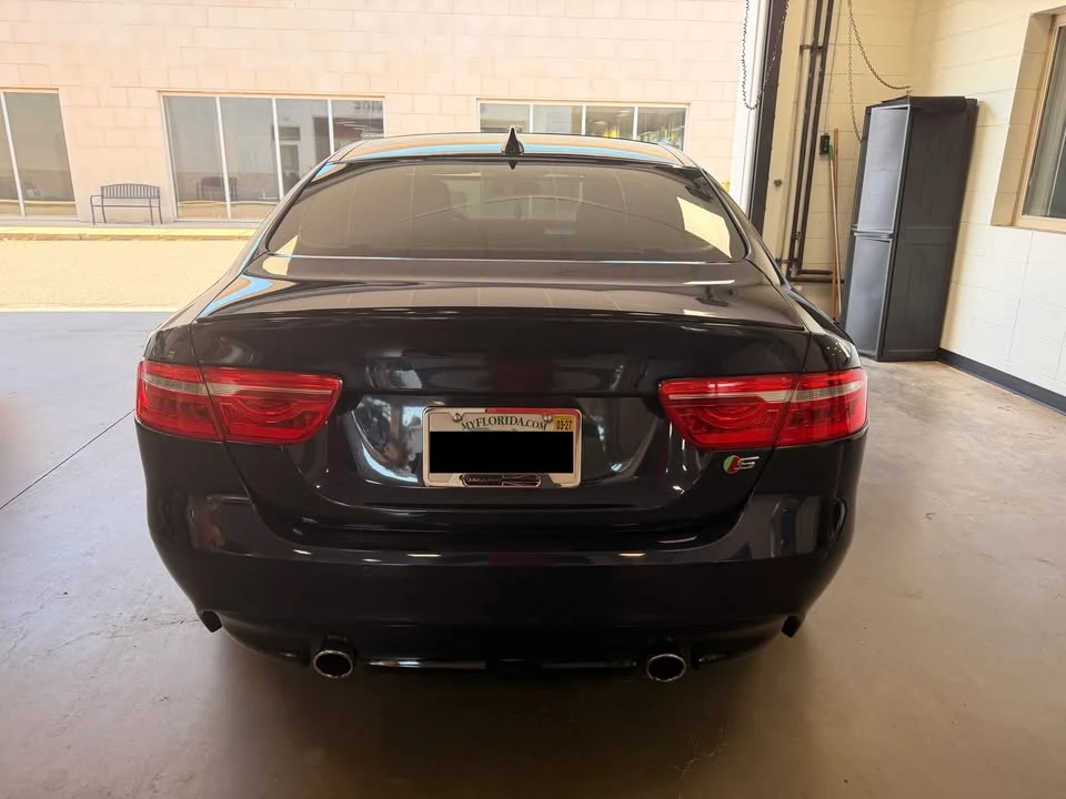 2018 Jaguar XE - Image 9 of 10