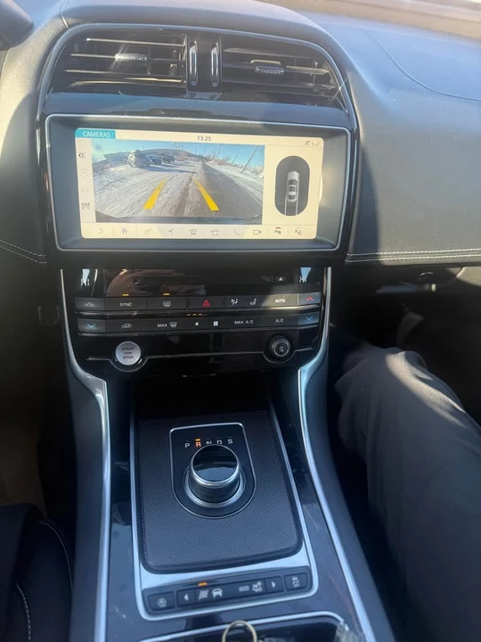 2018 Jaguar XE - Image 15 of 16