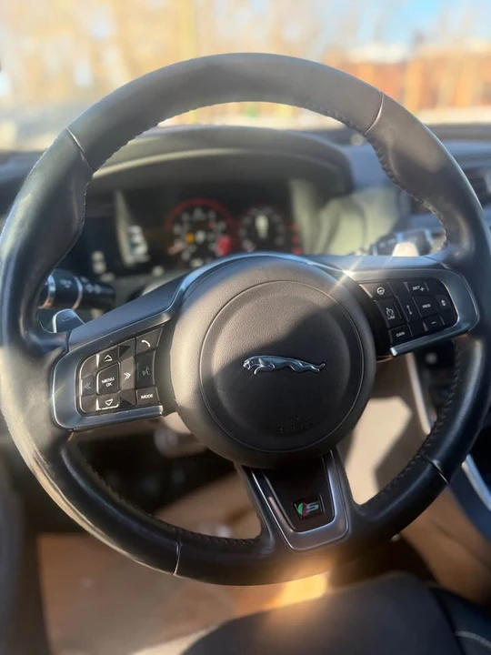 2018 Jaguar XE - Image 11 of 16