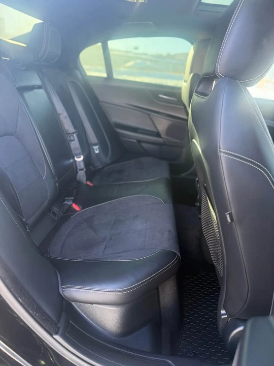2018 Jaguar XE - Image 7 of 16