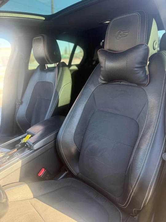 2018 Jaguar XE - Image 13 of 16