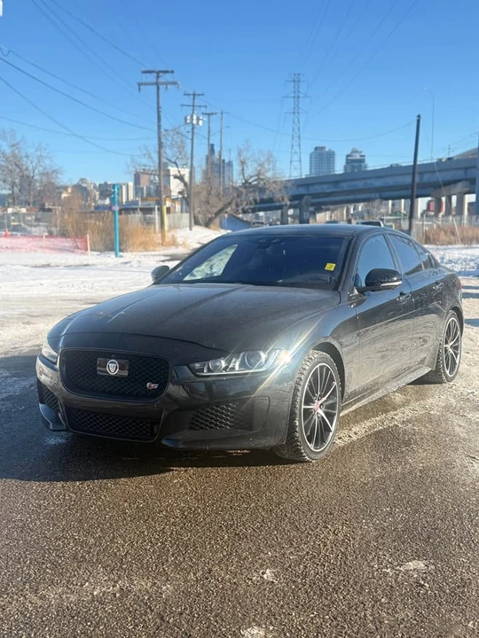 2018 Jaguar XE - Image 5 of 16