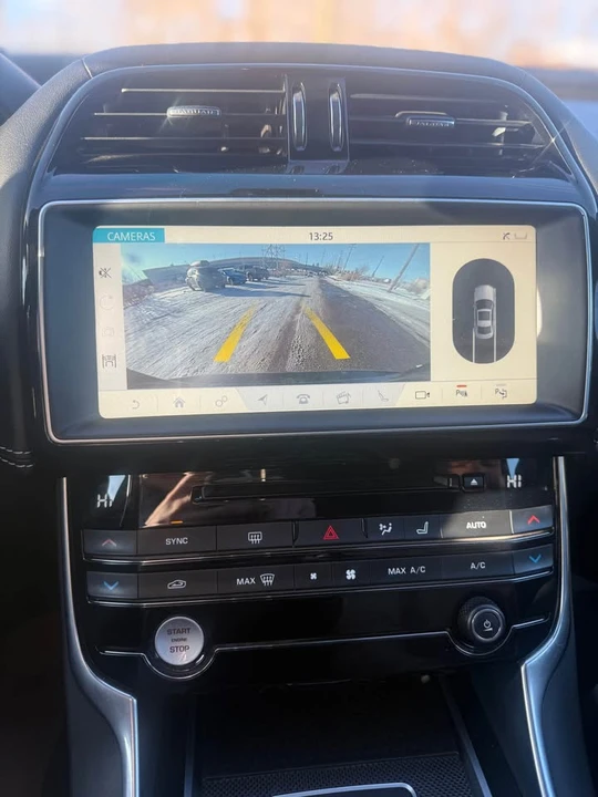 2018 Jaguar XE - Image 14 of 16