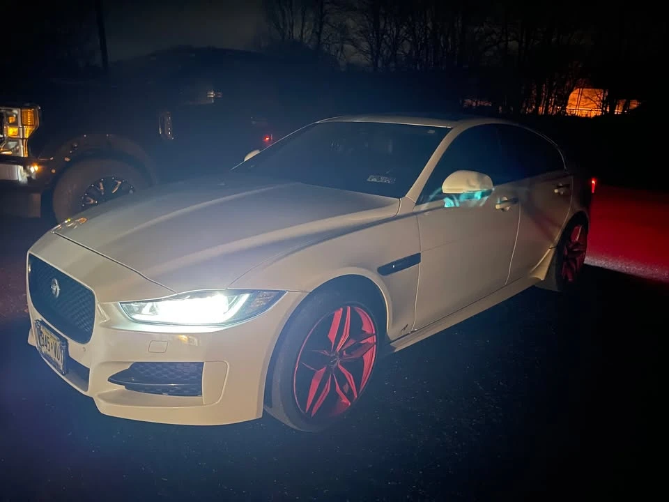 2018 Jaguar XE - Image 8 of 8