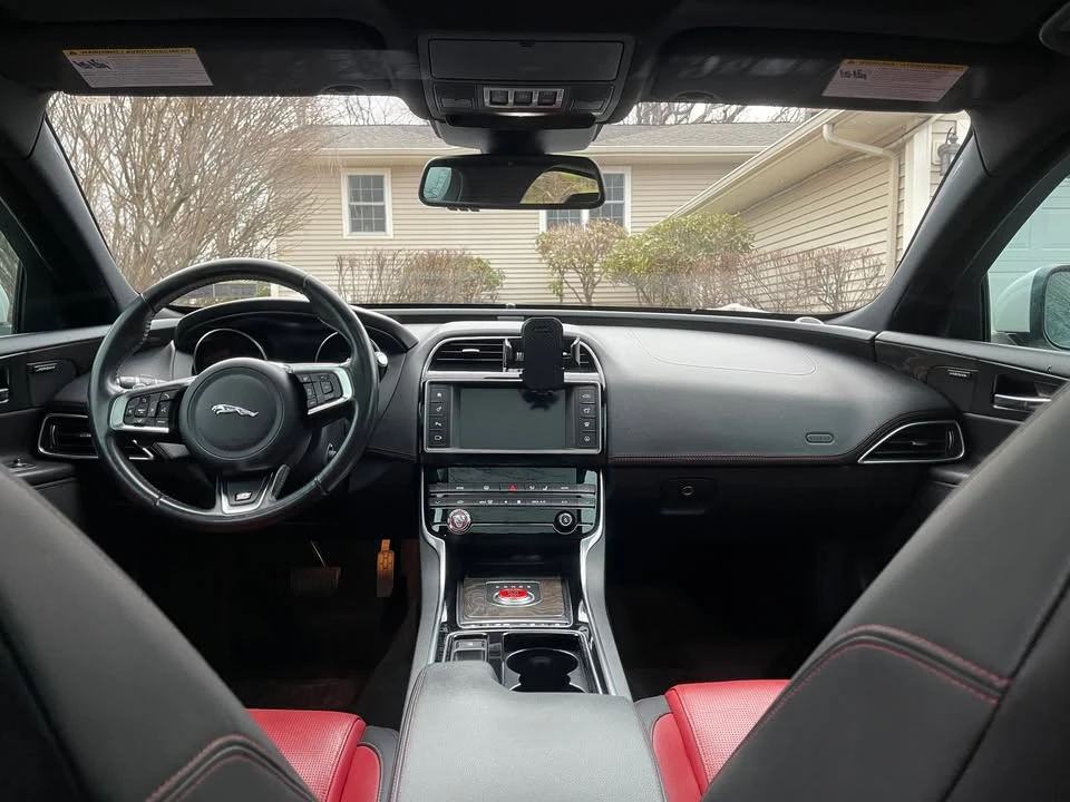 2018 Jaguar XE - Image 5 of 8