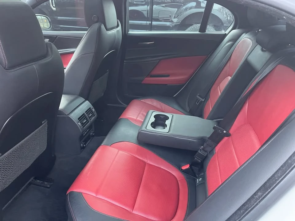 2018 Jaguar XE - Image 7 of 8