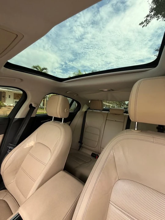 2018 Jaguar XE - Image 9 of 11