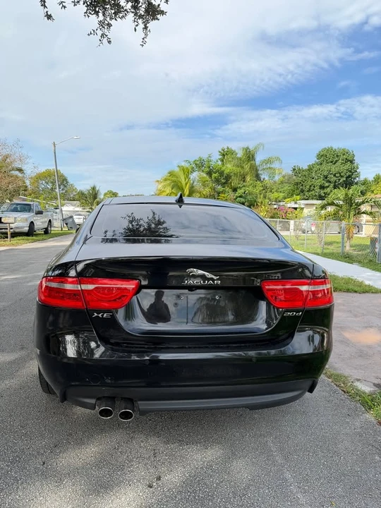 2018 Jaguar XE - Image 5 of 11