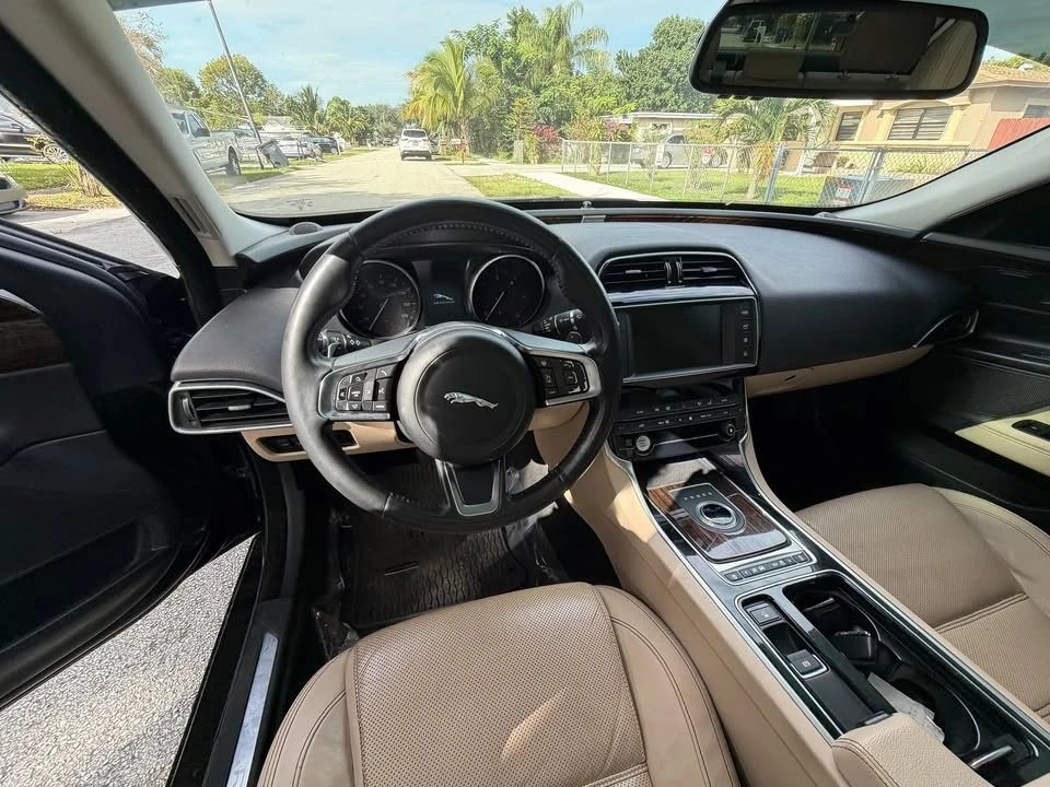 2018 Jaguar XE - Image 8 of 11