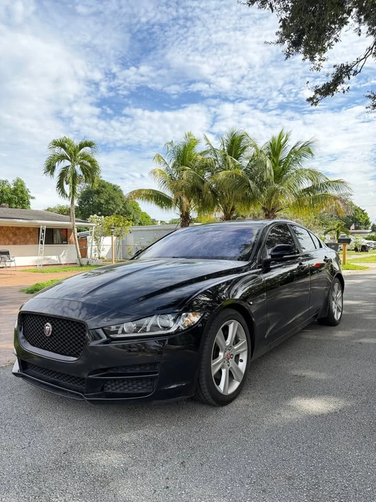2018 Jaguar XE - Image 3 of 11