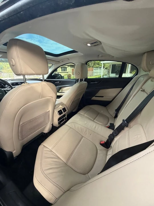 2018 Jaguar XE - Image 10 of 11
