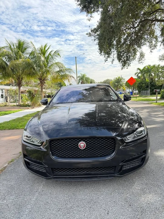 2018 Jaguar XE - Image 2 of 11