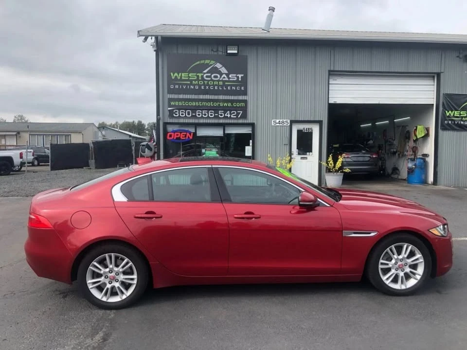 2018 Jaguar XE - Image 8 of 20