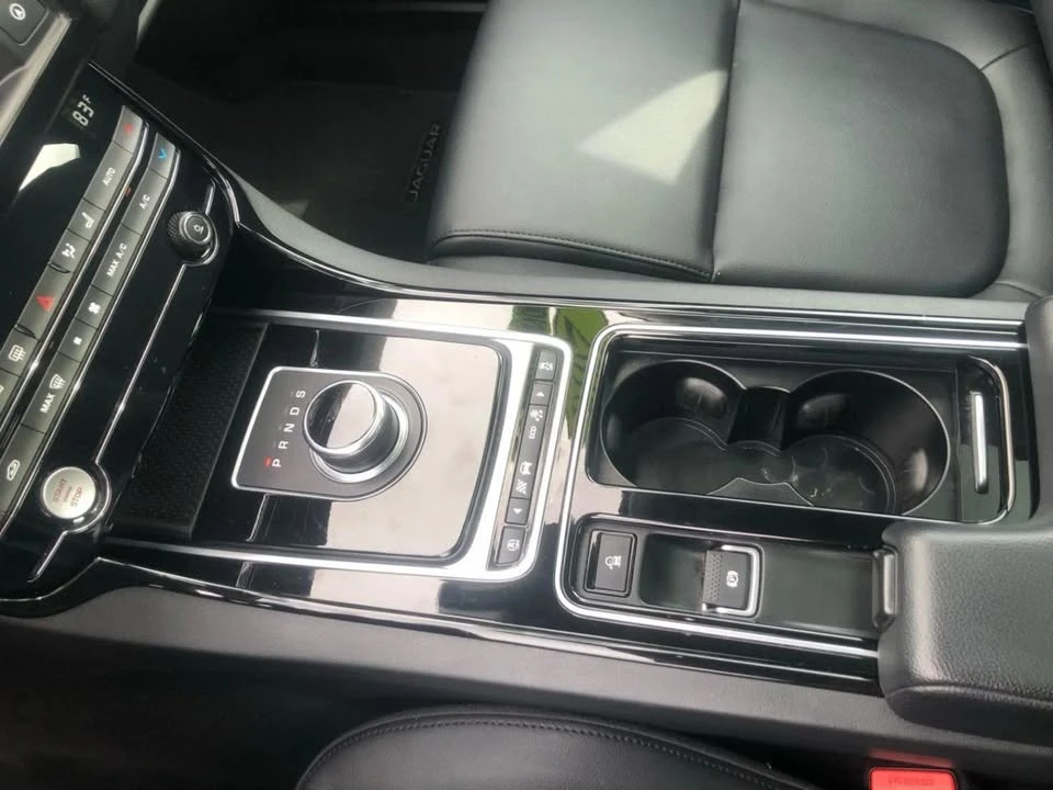 2018 Jaguar XE - Image 16 of 20