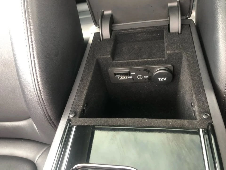 2018 Jaguar XE - Image 15 of 20