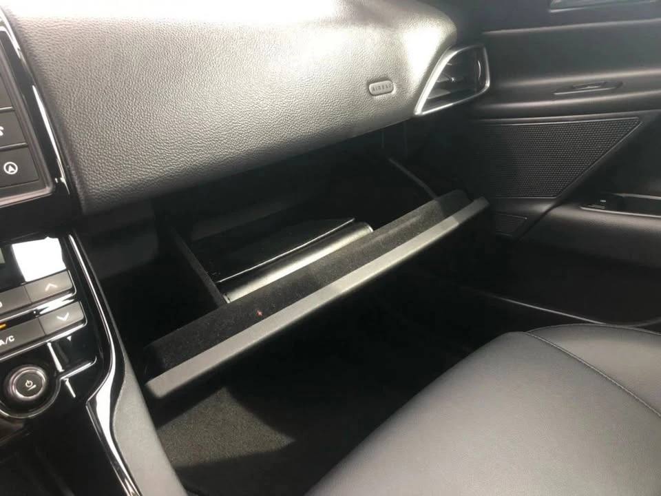 2018 Jaguar XE - Image 16 of 20