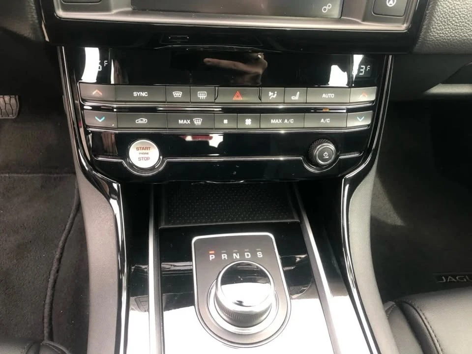 2018 Jaguar XE - Image 13 of 20