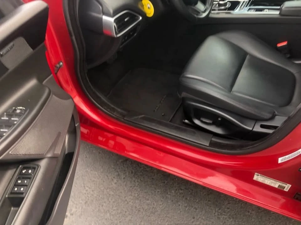 2018 Jaguar XE - Image 9 of 20