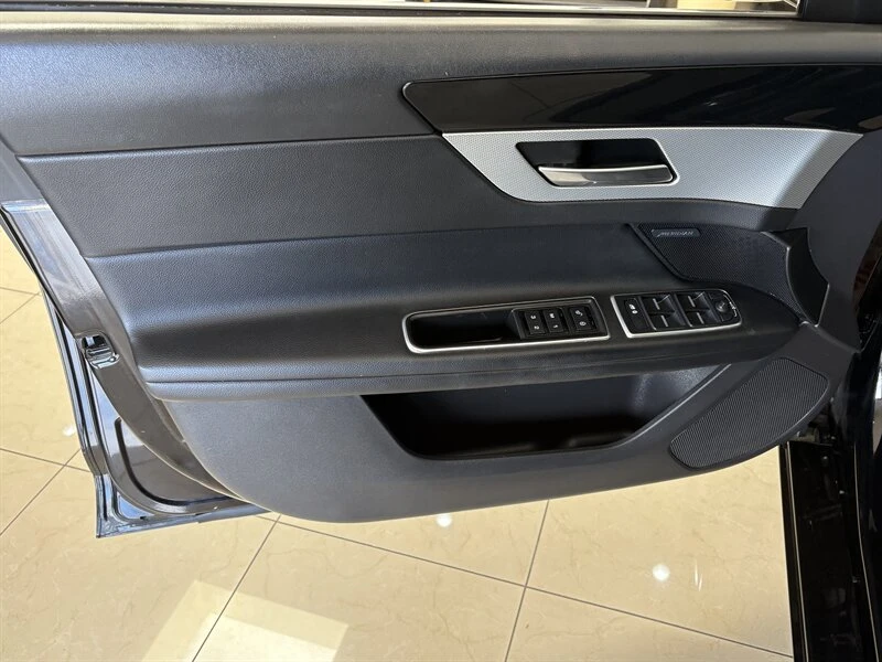2018 Jaguar X260 XF - Image 18 of 20