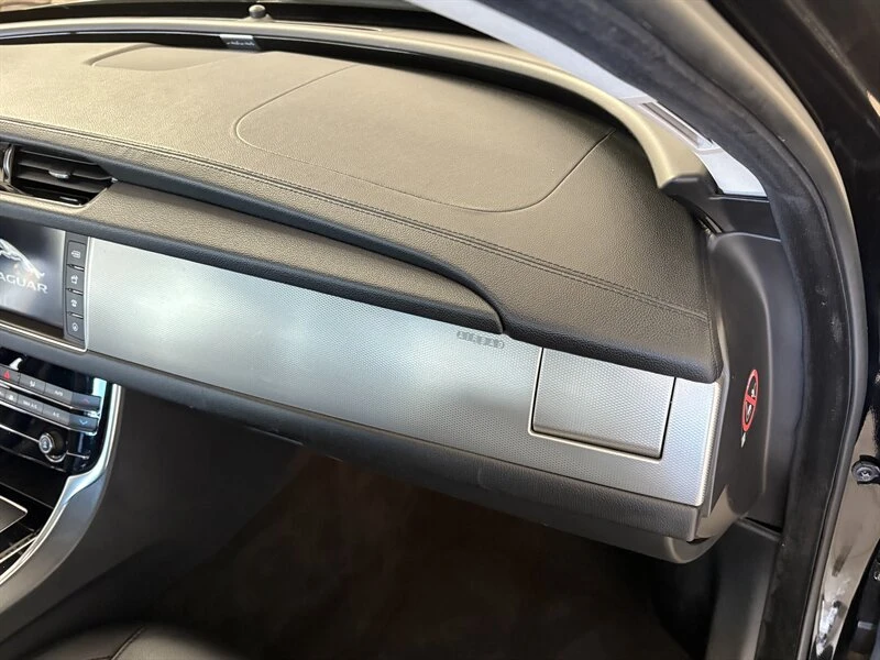 2018 Jaguar X260 XF - Image 17 of 20