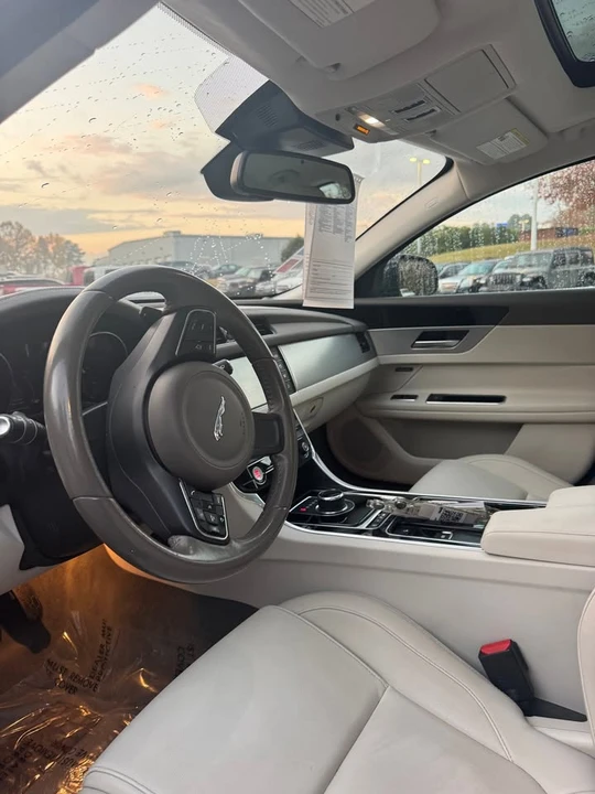 2018 Jaguar X260 XF - Image 9 of 17
