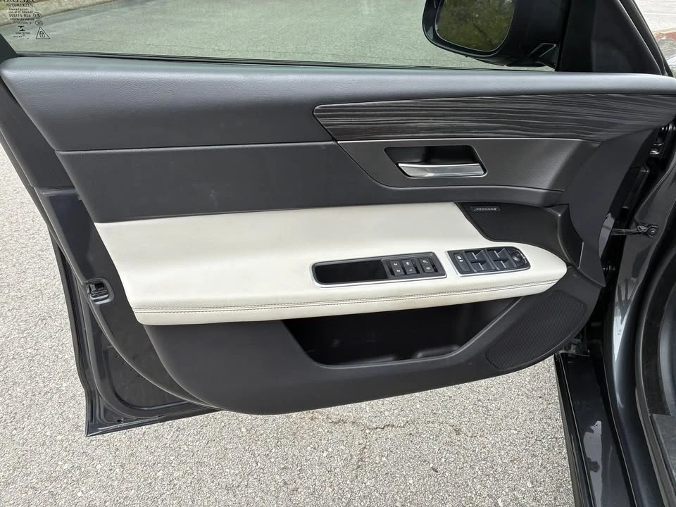 2018 Jaguar XF - Image 13 of 16