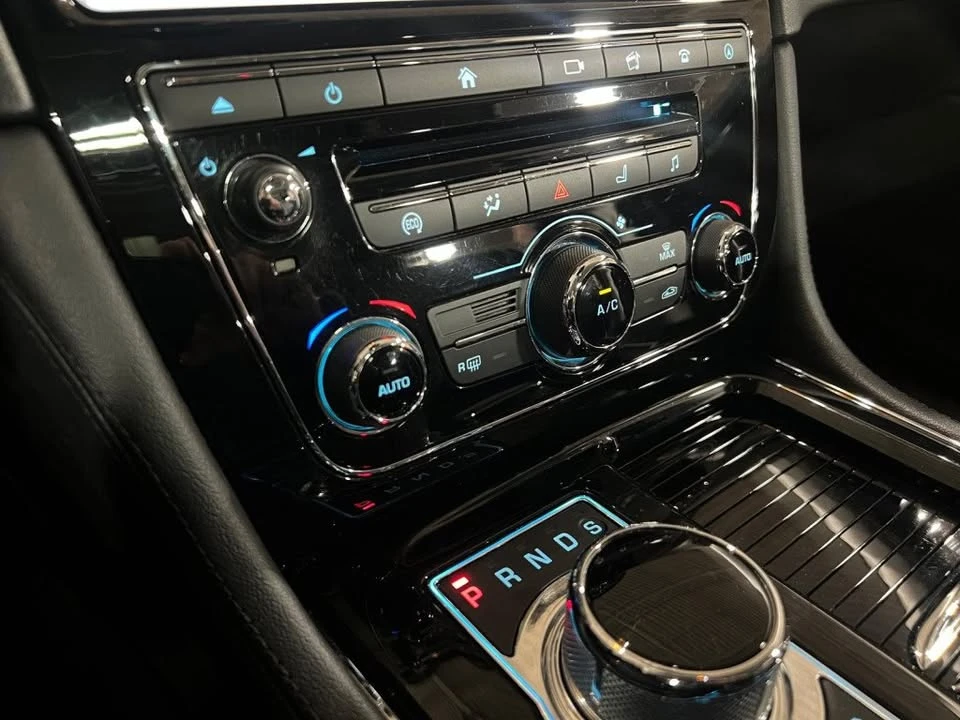 2018 Jaguar X351 XJ - Image 18 of 18