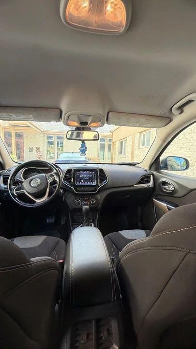 2018 Jeep KL Cherokee - Image 2 of 10