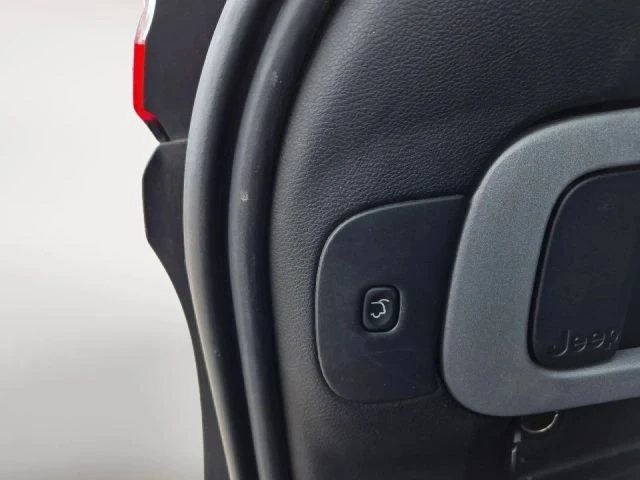 2018 Jeep KL Cherokee - Image 18 of 31