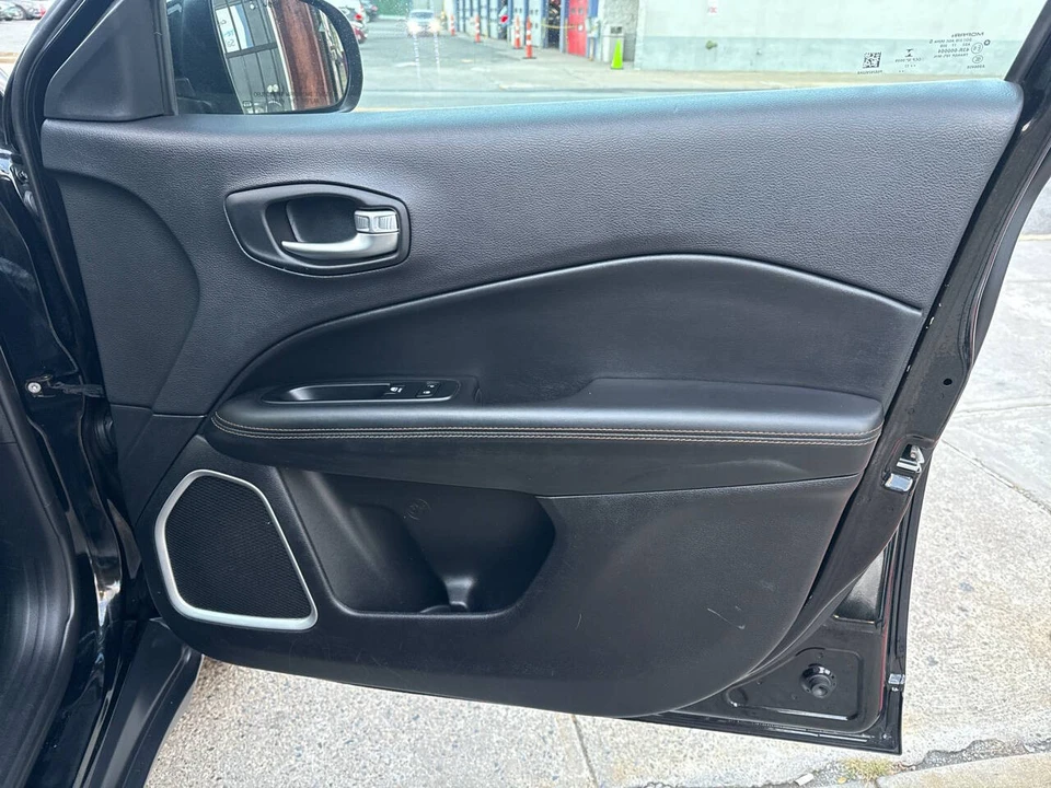 2018 Jeep Compass - Image 17 of 21