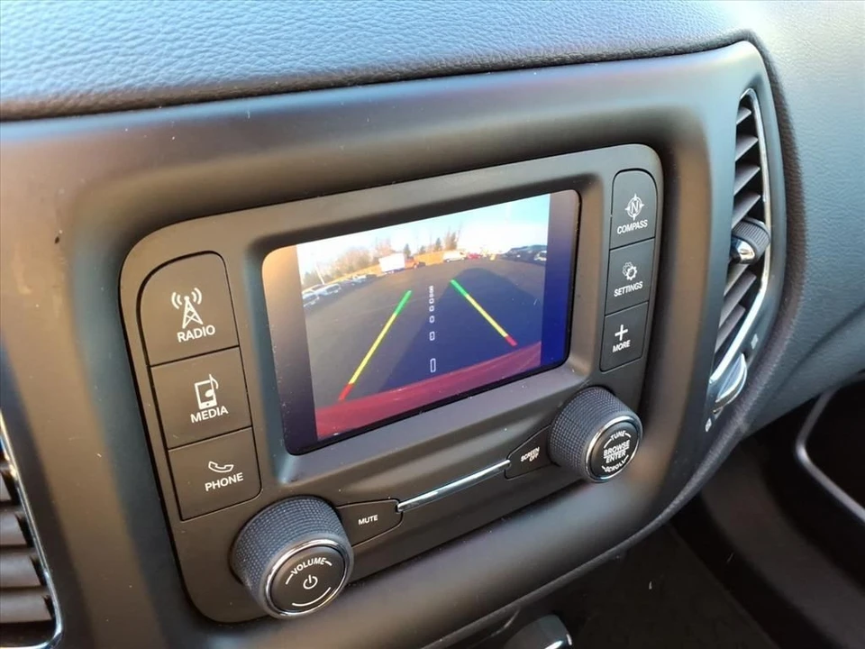 2018 Jeep Compass - Image 10 of 12