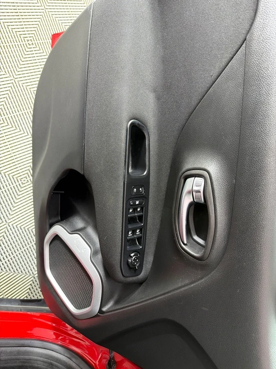 2018 Jeep Renegade - Image 10 of 21
