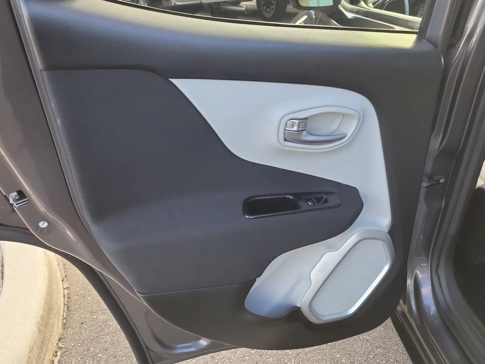 2018 Jeep Renegade - Image 9 of 12