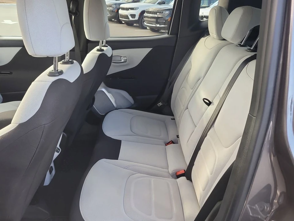 2018 Jeep Renegade - Image 11 of 12