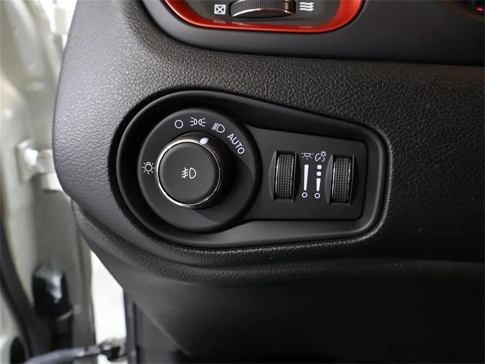 2018 Jeep Renegade - Image 13 of 31