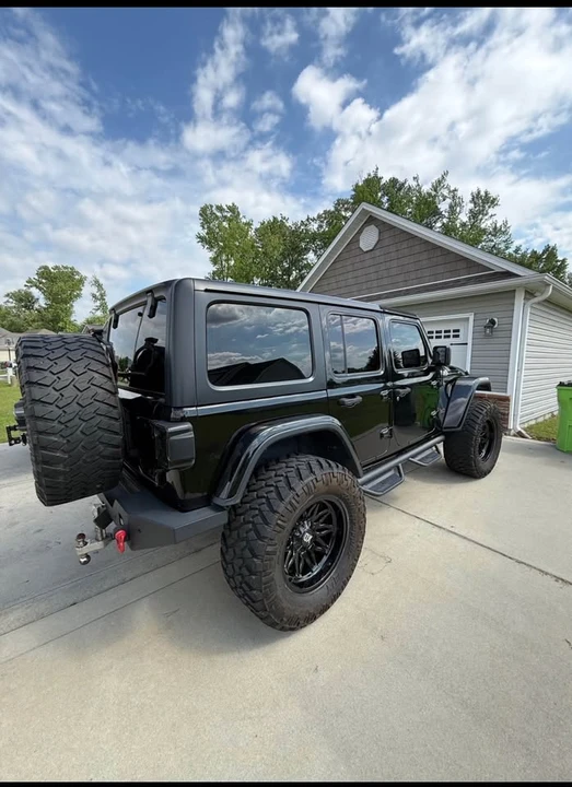 2018 Jeep JL Wrangler - Image 3 of 11