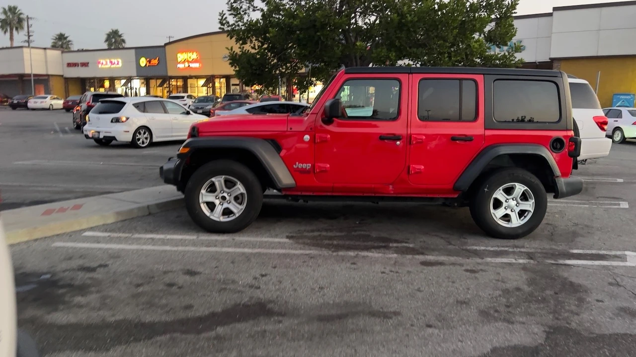 2018 Jeep Wrangler - Image 15 of 18