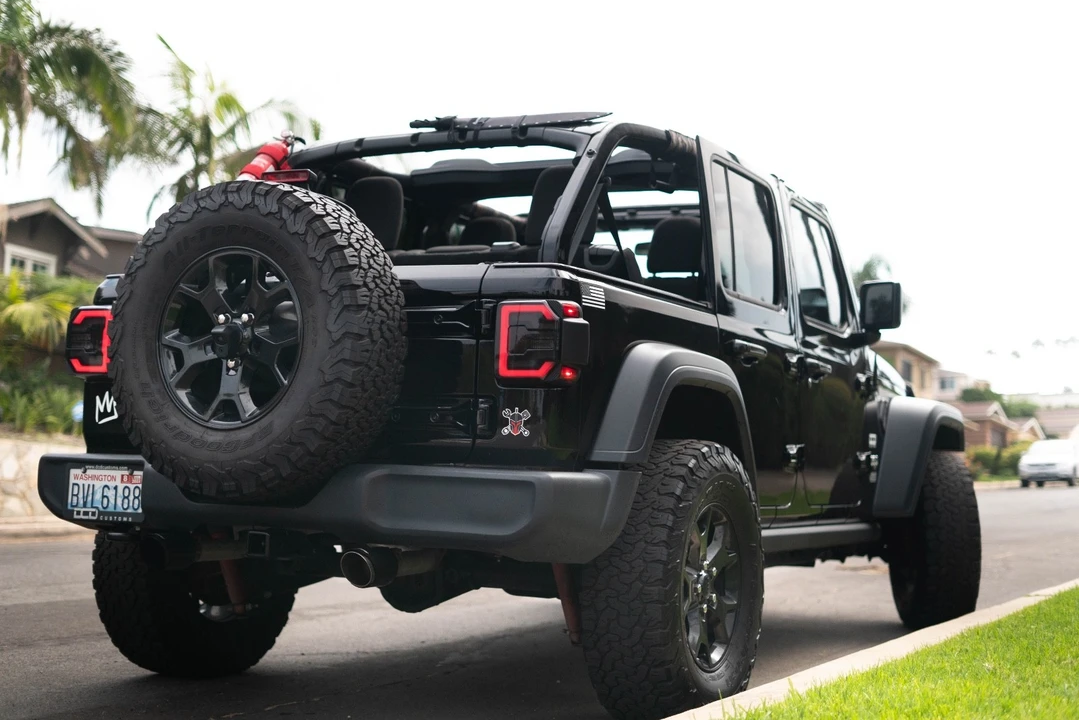 2018 Jeep JL Wrangler - Image 2 of 19