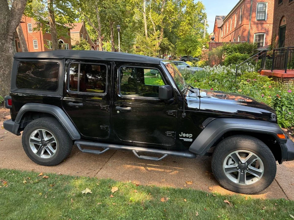 2018 Jeep JL Wrangler - Image 2 of 5