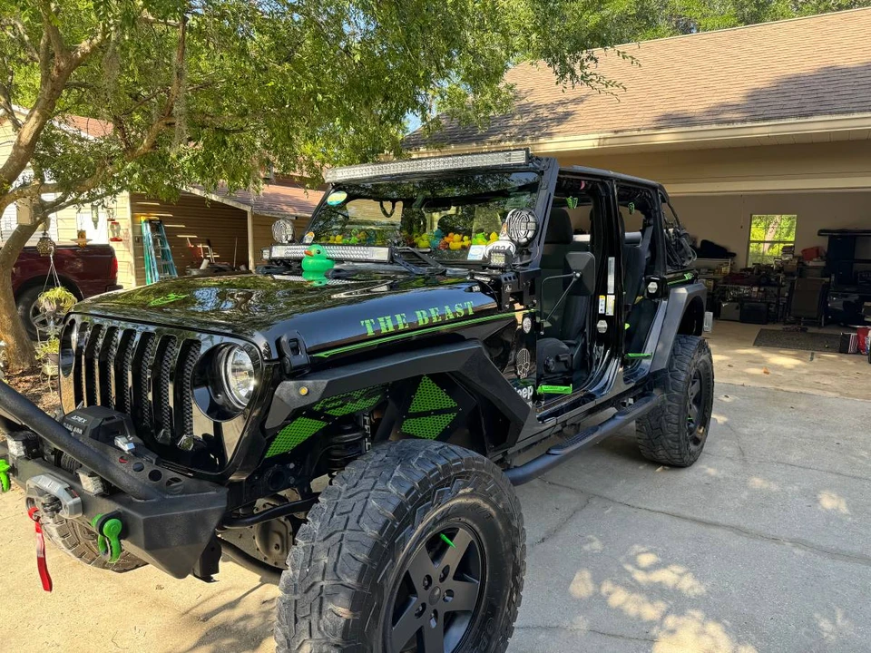 2018 Jeep JL Wrangler - Image 2 of 18