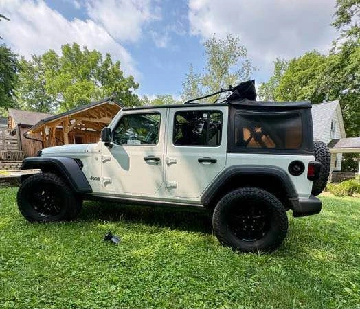 2018 Jeep JL Wrangler - Image 2 of 3
