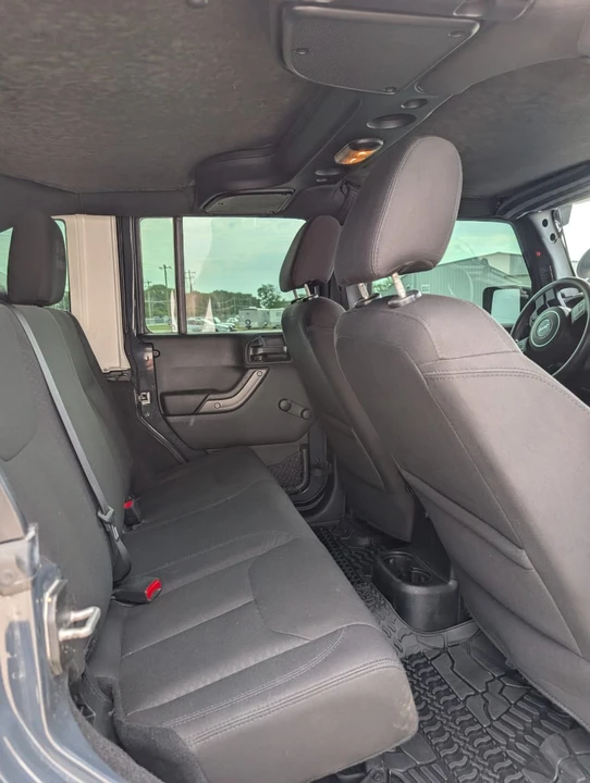 2018 Jeep Wrangler - Image 9 of 16