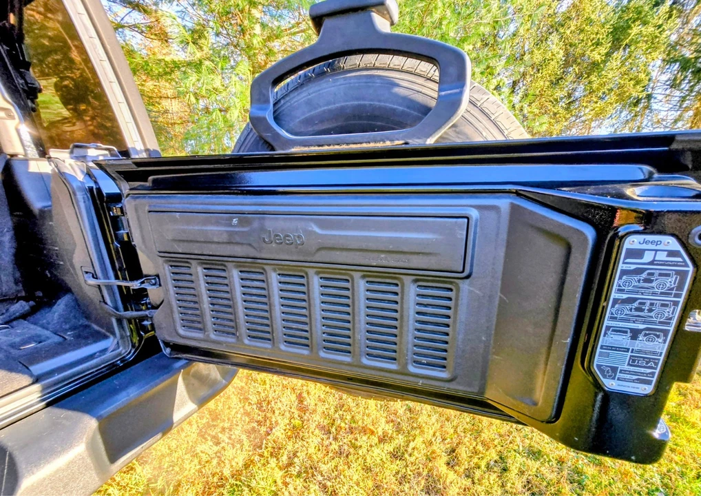 2018 Jeep JL Wrangler - Image 17 of 21
